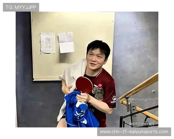 教练也追星?樊振东赢球后被“围堵”求合影 教练也追星?樊振东赢球后被“围堵”求合影