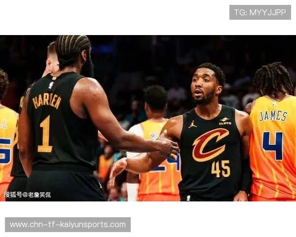 米切尔持球单打连续命中高难度后撤步跳投 米切尔持球单打连续命中高难度后撤步跳投